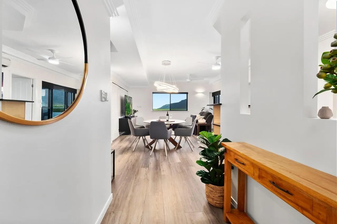 Luxury Oceanview Penthouse Cairns City