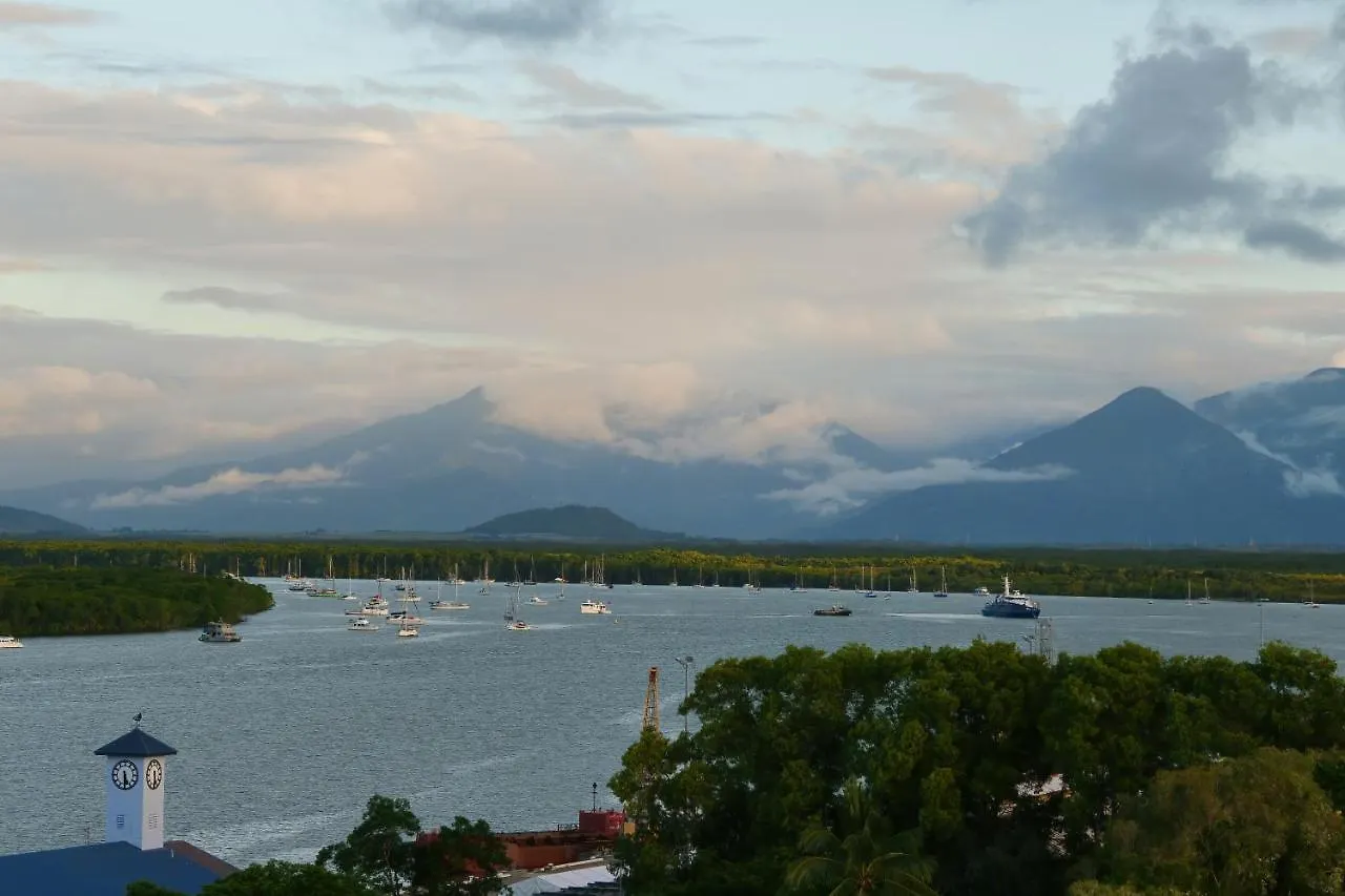 Luxury Oceanview Penthouse Cairns City