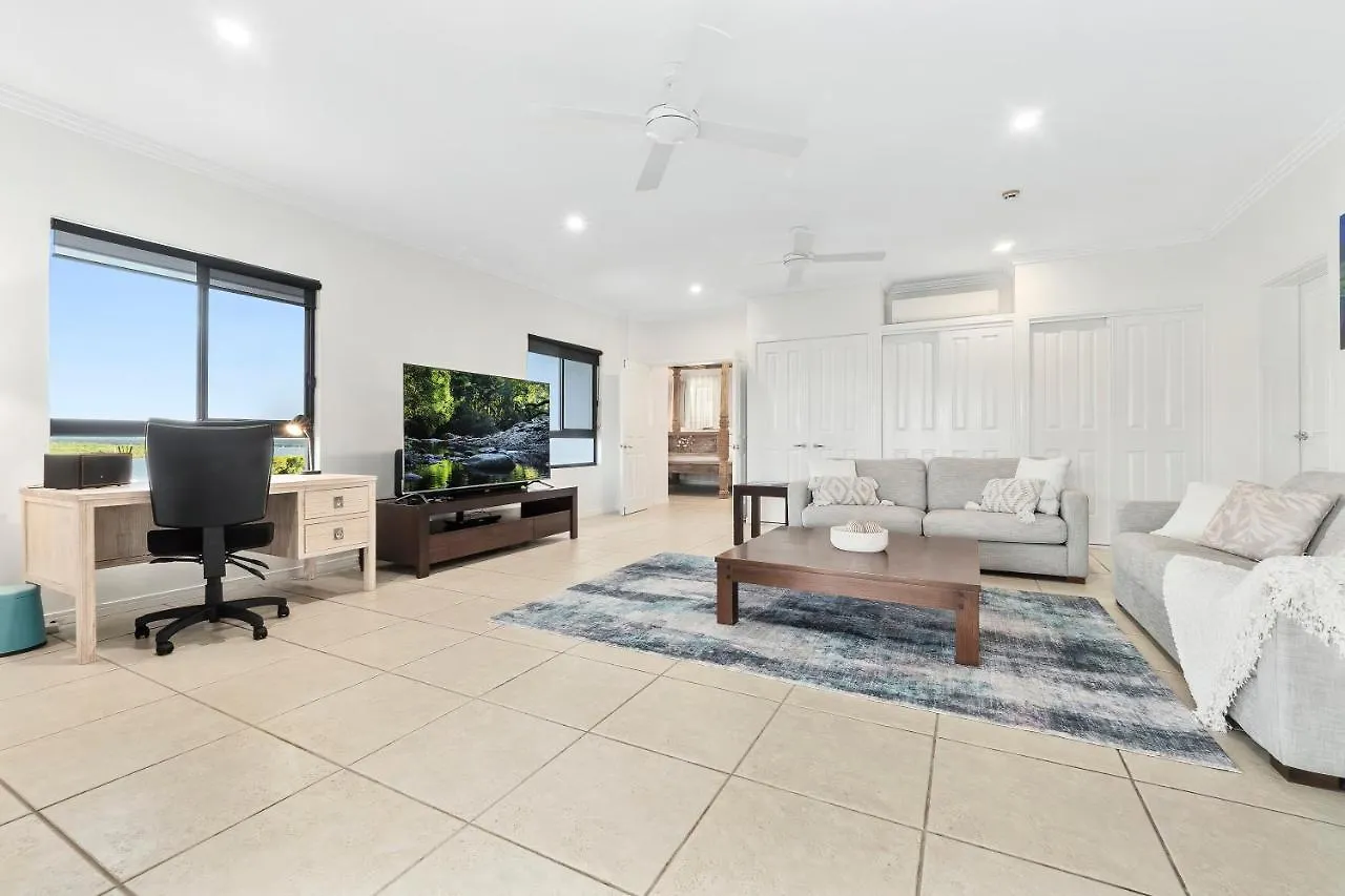 Apartment Luxury Oceanview Penthouse Cairns City