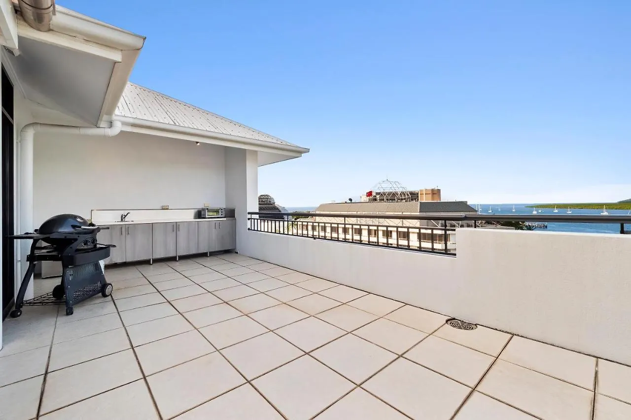 Luxury Oceanview Penthouse Cairns City شقة