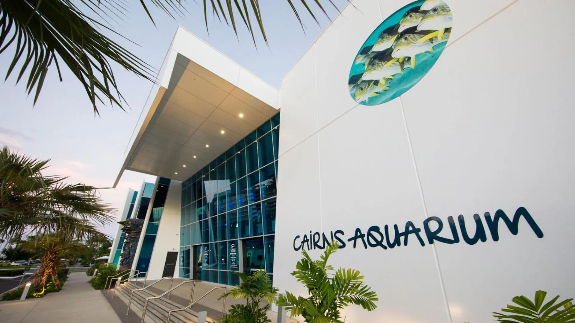 Luxury Oceanview Penthouse Cairns City